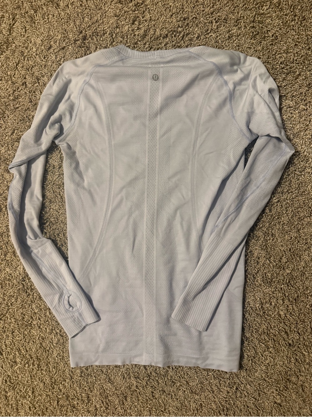 lululemon athletica women’s long-Sleeve Performance Top size 6. Light purple